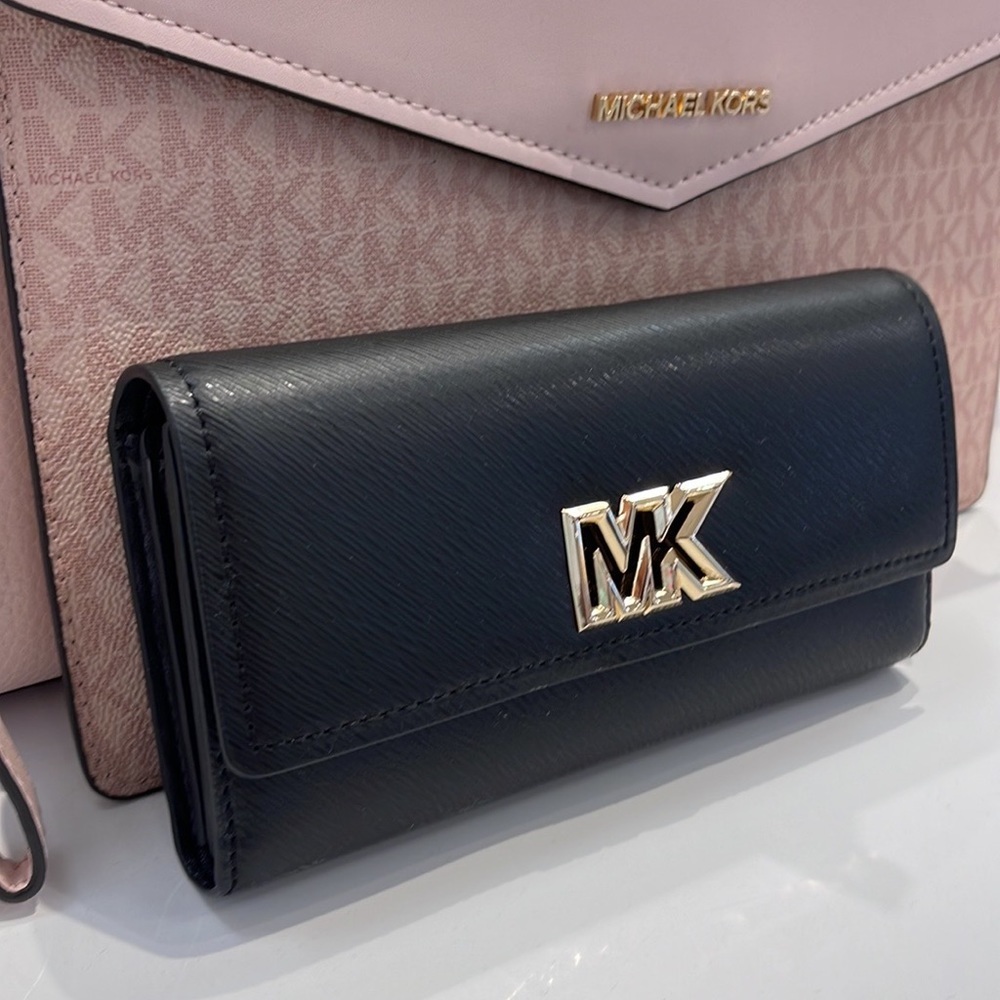 Michael Kors Mimi Large Saffiano Leather Bi-Fold Continental Wallet
Black